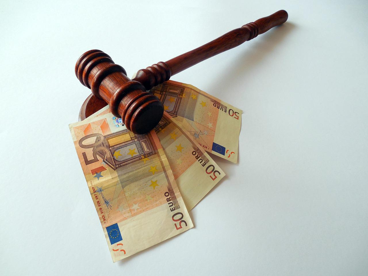 Prawo bankowe: ochrona klienta, zasady udzielania kredytów i regulacje sektora bankowego